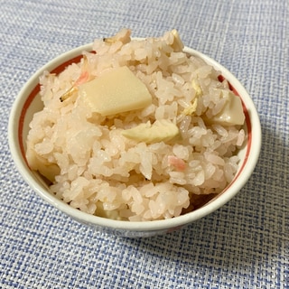 たけのこと桜えびの炊き込みご飯